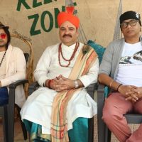 वृंदावन के श्री बांके बिहारी मंदिर के मुख्य पुजारी आशीष गोस्वामी जी ने होली महोत्सव के बैनर के लिए मुम्बई में किया शूट