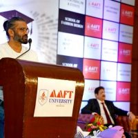 अभिनेता सुनील शेट्टी ने बढ़ाया एएएफटी का शिक्षा मिशन!