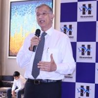 वर्ल्ड रिकॉर्ड होल्डर स्विमिंग चैंपियन समुद्रजेता आर्यन सुरजीत ददियाला को डॉ. निरंजन हीरानंदानी ने दिया विशेष सम्मान