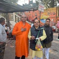 Rakhi Sawant’s Mother’s Ashes Immersed In Haridwar By Brother Rakesh Sawant  Exclusive Pics And Videos