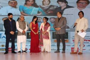 एक्ट्रेस यास्मीन खान को फिल्म ‘देहाती डिस्को’ के लिए बेस्ट सपोर्टिंग एक्टर का दादा साहब फाल्के इंडियन टेलीविज़न अवॉर्ड मिला।